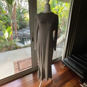 Elegant Black and White Houndstooth Maxi Dress